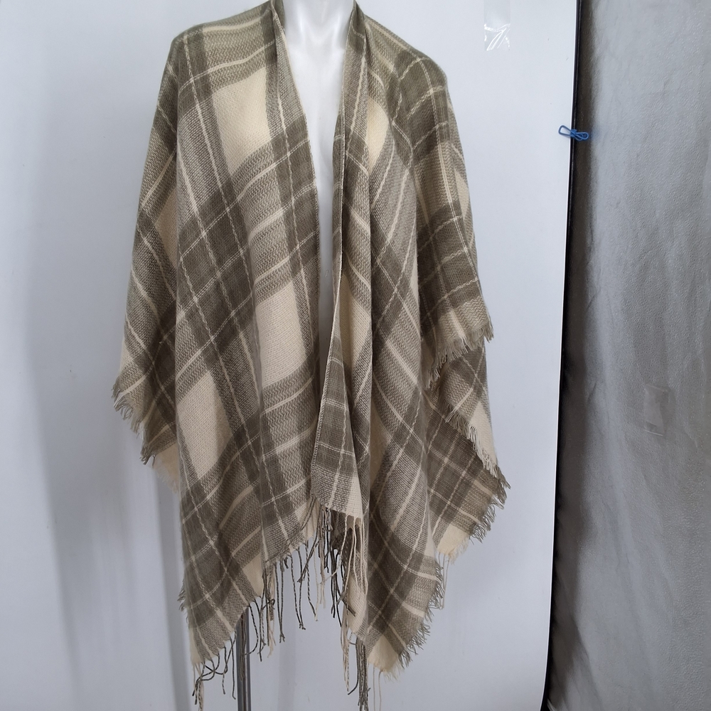 Plaid Soft One Size Fringe Wrap in Cream and Green